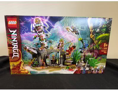 **UNRESERVED** LIFETIME COLLECTION OF LEGO PART... - Lot 593