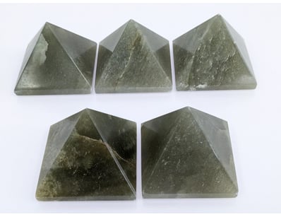 COLLECTION OF 5 GREEN AVENTURINE PYRAMIDS.

Dime...