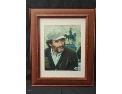 AUTOGRAPHED PHOTOGRAPH OF ROBIN WILLIAMS.

Item Si...