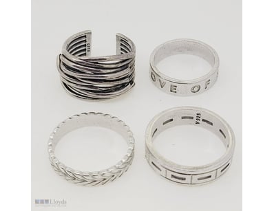 4X ASSORTED VIVARA SILVER RINGS

Markings: 925

Pr...
