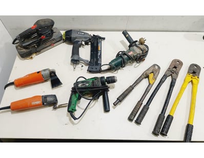 Assorted power and hand tools including Ryobi bran...