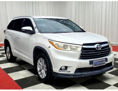 <b>2015 Toyota Kluger GxL - White - 308,149km - 3....