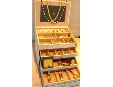 JEWELLERY BOX WITH ASSORTED JEWELLERY 

Includes V...