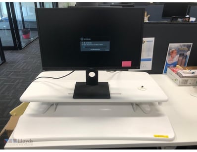DELL Computer Monitor E2420HS. S/N CN-0XN0TM-FCC00...