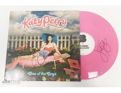 KATY PERRY SIGNED ONE OF THE BOYS RECORD

Only One...