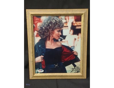 AUTOGRAPHED PHOTOGRAPH OF OLIVIA NEWTON JOHN.

Ite...
