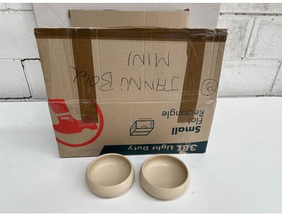 Assorted white bowls 
Make: Unknown
Sold as lot