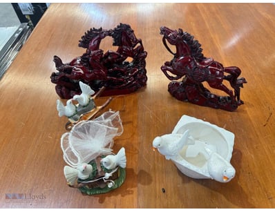 Collection of decorative items

Sold as lot

