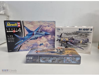 COLLECTION OF FOUR WWII AIRCRAFT SCALE MODEL KITS
...