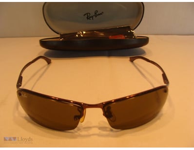 RAY BAN SUNGLASSES RB3186 

Made In Italy With Cle...