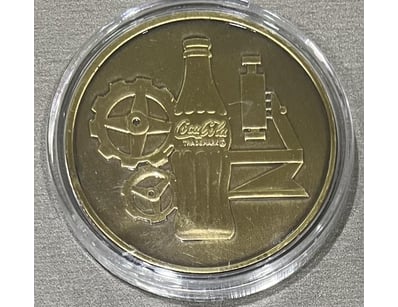 VINTAGE COCA COLA NO CASH VALUE MEDALLION RARE  

...