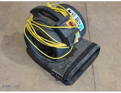 B-Air Blower/Fan, Grizzly Power, Black

VOLTAGE:...