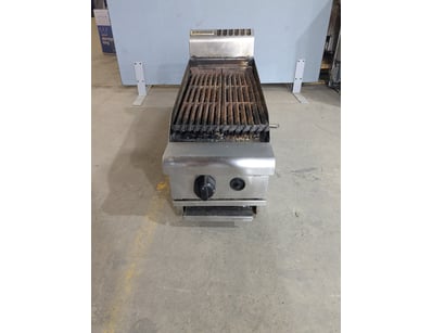 Waldorf commercial gas chargrill, model CH8300G-3....
