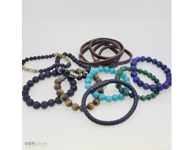 6X BEADED AND LEATHER BRACELETS


488594+40

