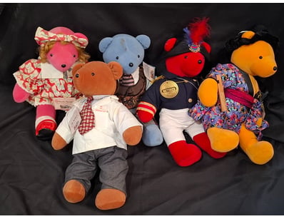 COLLECTION OF NORTH AMERICAN CO. BEARS

Charming...