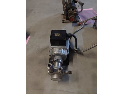 Industrial-grade fluid transfer pump system compri...