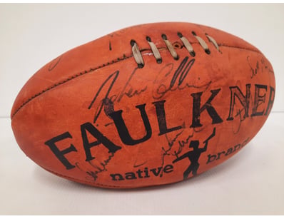 HAWTHORN FOOTBALL CLUB 1989 SIGNED FOOTBALL

Item ...