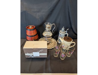 VINTAGE BARWARE AND DECORATIVE GLASSWARE COLLECTIO...
