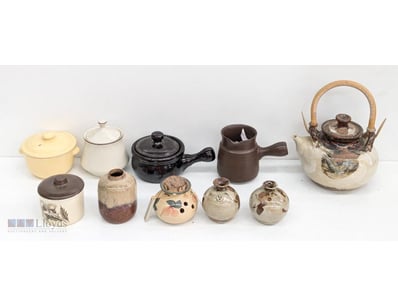 COLLECTION OF STUDIO POTTERY VESSELS AND TABLEWARE...