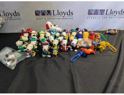 VINTAGE SNOOPY CHARACTER TOY COLLECTION - MCDONALD...