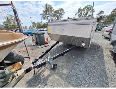 City of Gold Coast Abandoned Vehicles (ON4363) - Lot 121