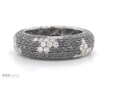18CT WHITE GOLD BLACK & WHITE DIAMOND DRESS RING –...