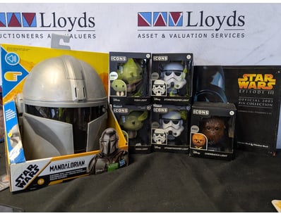 STAR WARS COLLECTIBLES BUNDLE - MANDALORIAN HELMET...