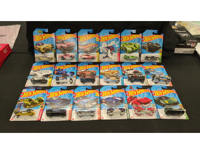 18X ASSORTED HOT WHEELS CARS INCLUDING '71 DODGE C...