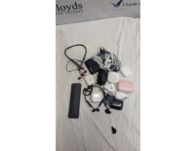 UNRESERVED Airport - Lost Property (A980) - Lot 272