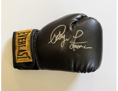 GEORGE FOREMAN SIGNED EVERLAST GLOVE 

A Everlast ...