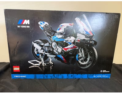 **UNRESERVED** LIFETIME COLLECTION OF LEGO PART... - Lot 634