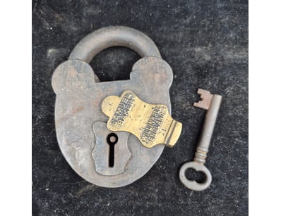 Antiques, Vintage & Interior Treasures (A1004) - Lot 525