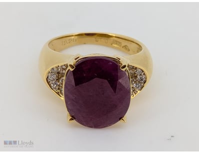 18CT YELLOW GOLD RUBY AND DIAMOND RING

18Ct Yello...