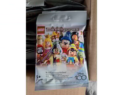 **UNRESERVED** LIFETIME COLLECTION OF LEGO PART... - Lot 226