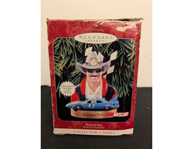 **UNRESERVED** LIFETIME COLLECTION OF LEGO PART... - Lot 717