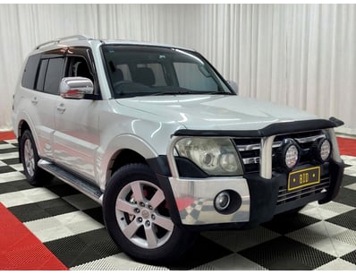 <b>2007 Mitsubishi Pajero VR X Wagon - White - 287...