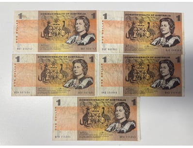 AUSTRALIAN ONE DOLLAR NOTES - QUEEN ELIZABETH II
...