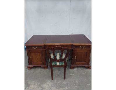 UNRESERVED Luxury Kangaroo Point Estate Furnitu... - Lot 275