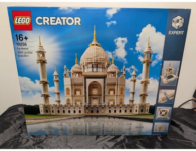 **UNRESERVED** LIFETIME COLLECTION OF LEGO PART... - Lot 354