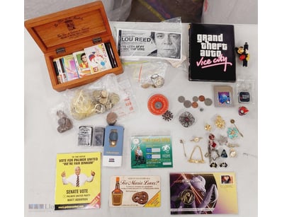 ASSORTED ITEMS INCLUDING VARIOUS PINS, BADGES, VAR...