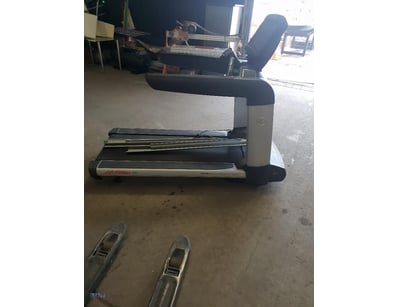 Life Fitness 95T motorised treadmill featuring Fle...