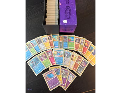 500 + ASSORTED BULK POKEMON CARDS INCLUDING HOLOS,...