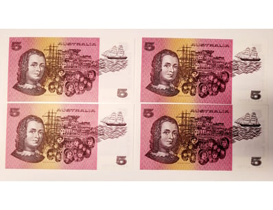 AUSTRALIAN $5 BANKNOTES ,  R209A (UNC)

CV : $18...