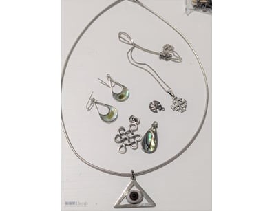 MOSTLY STERLING SILVER PENDANTS, CHAINS & EARRINGS...