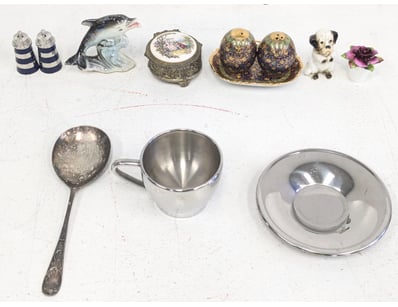 VINTAGE DECORATIVE COLLECTIBLES LOT - SILVER TABLE...