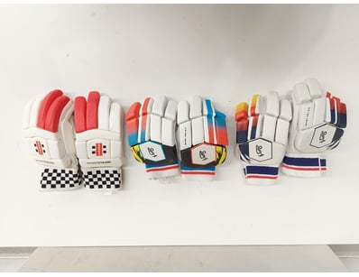BRAND NEW

Assorted cricket batting gloves featu...