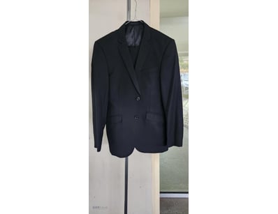 GOTTI LONDON 2 PCS SLIM FIT SIZE 42

Material: Pol...