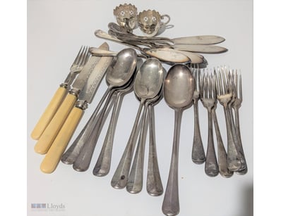 VINTAGE CUTLERY, SOME WITH FAUX BONE HANDLES

Incl...
