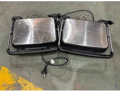 Pair of electric sandwich/panini grills with stain...