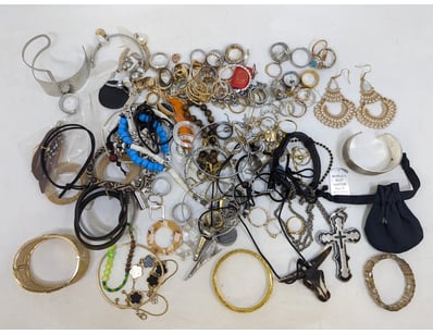 UNRESERVED Airport - Lost Property (A980) - Lot 191